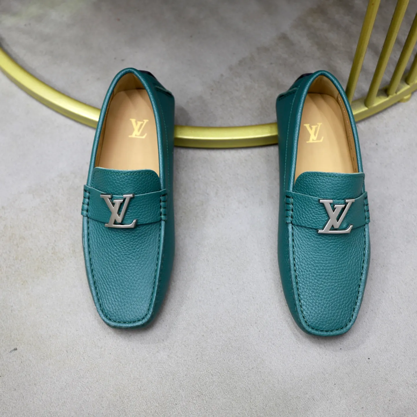 Ex-factory price: 480💰【LV】Louis Vuitton ⚠️High-end men’s driving and pedal series ⚠️38-44 (customized for 45) ⚠️All original cowhide leather! Thick and soft! Made entirely of calfskin lining! Rubber sheet anti-slip beanie sole! Three-dimensional package technology! Fashionable and classic! Handicrafts! Original high quality! Feel free to compare!